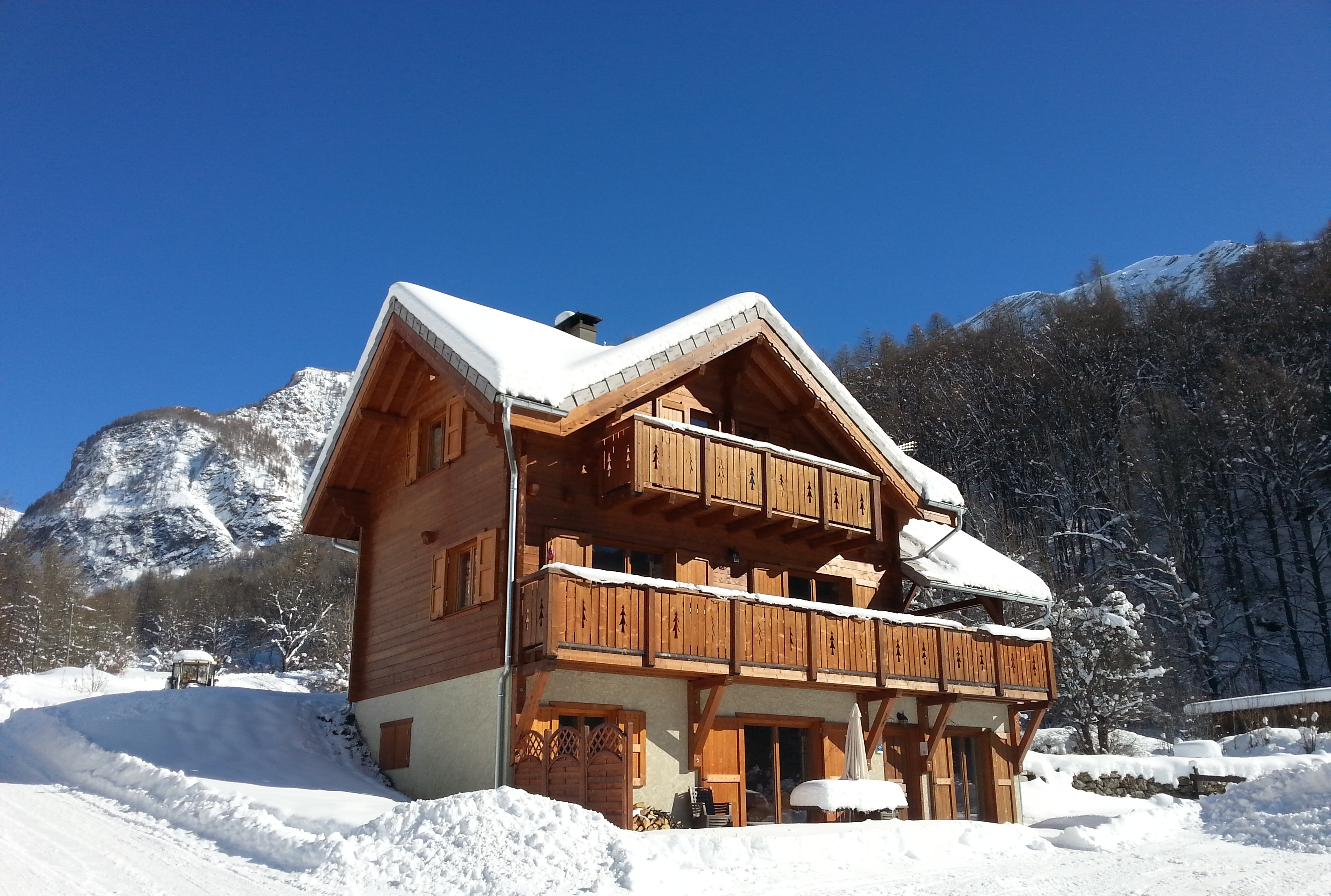 Vue extérieure hiver Gite de l'Ours Pont Peyron
