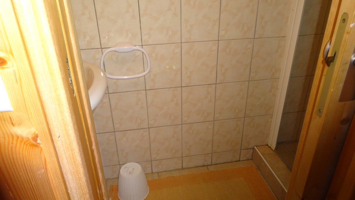 Salle d'eau étage  Meublé haut M. CHIARELLI Philippe Orcières Merlette 1850