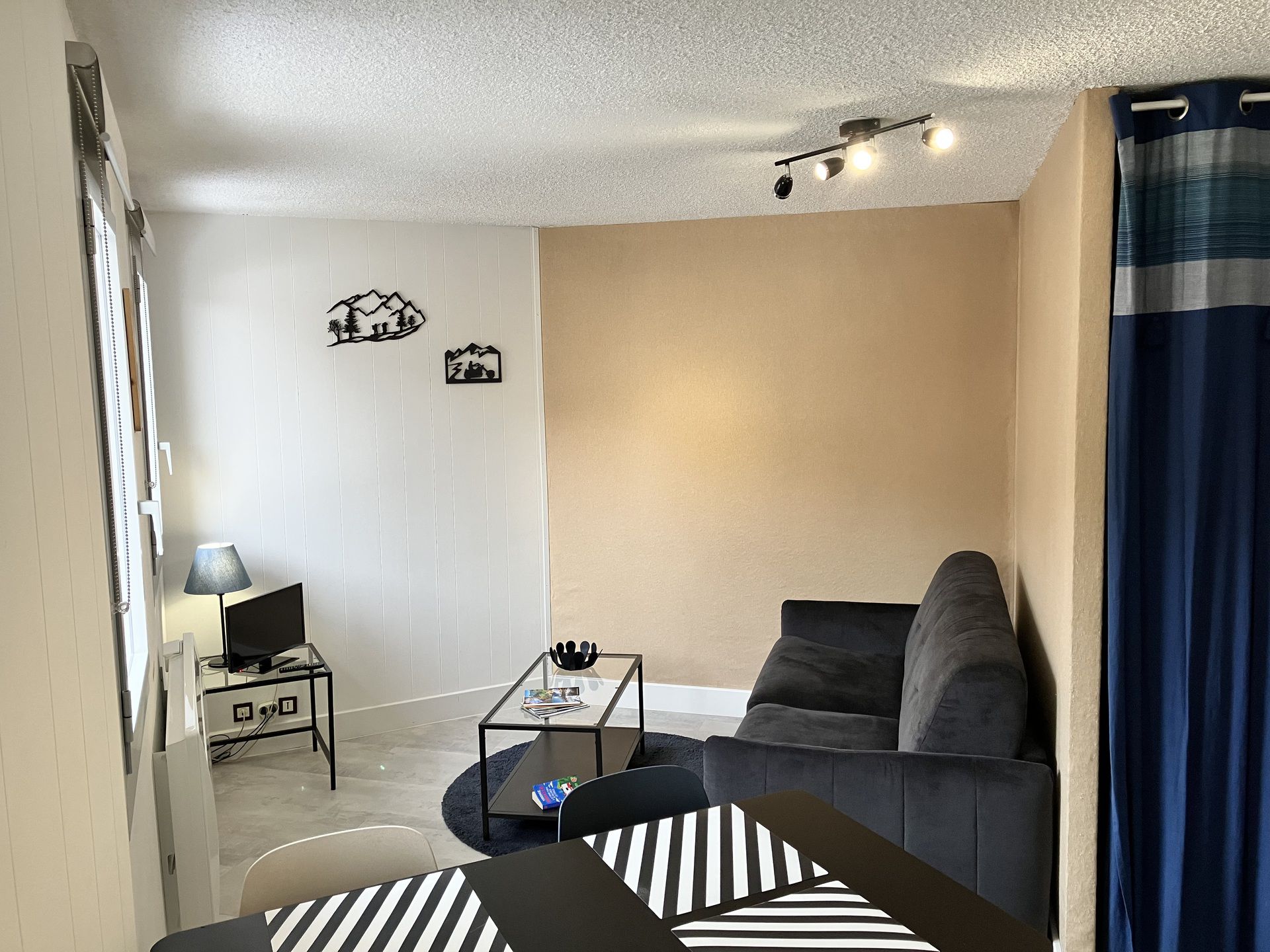 _lv_images__lot_0000250056_02_3213620