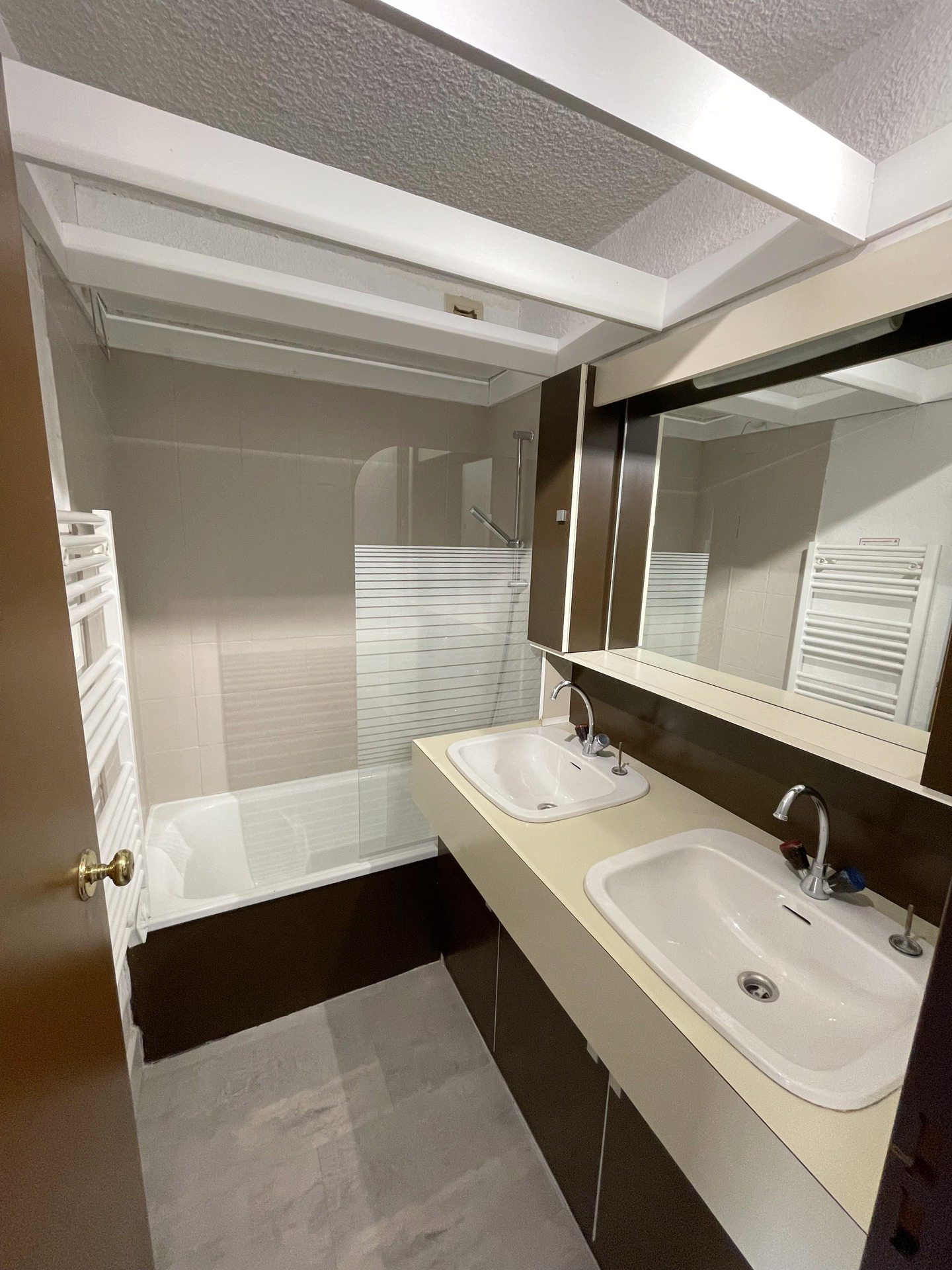 _lv_images__lot_0000250056_06_3343402