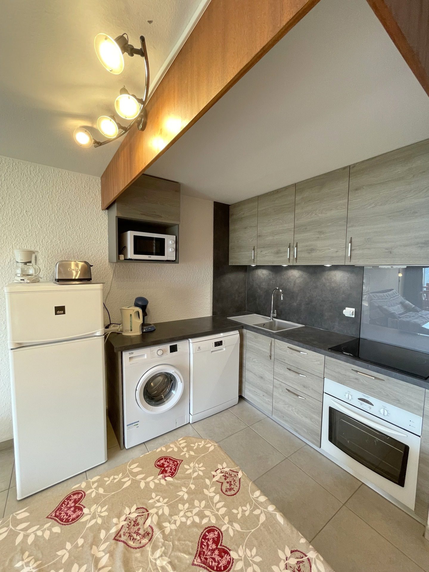 _lv_images__lot_0000440005_04_3181743