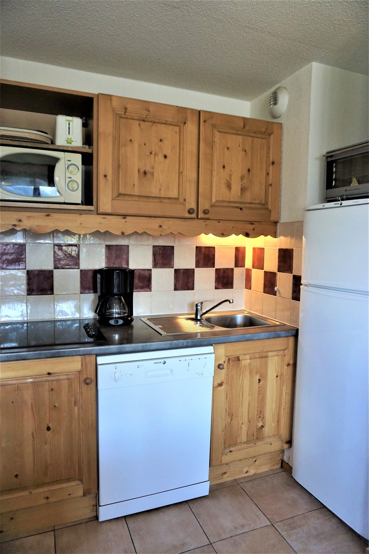 _lv_images__lot_0015200083_04_3370000