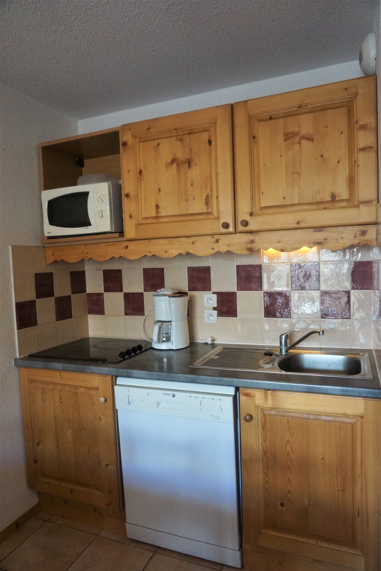 _lv_images__lot_0015200120_04_3318702