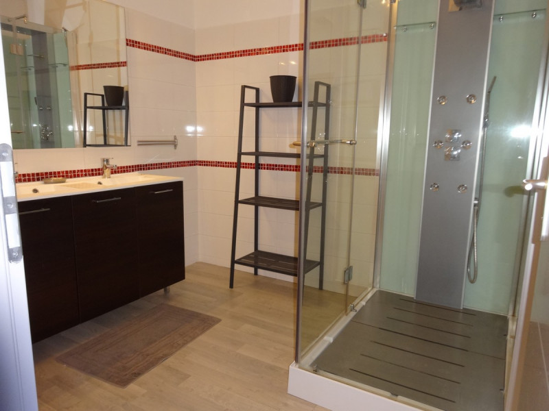 Salle d'eau rdc  Meublé CHIARELLI P Orcières Merlette 1850JPG - © OTI RR Salle d'eau rdc  Meublé CHIARELLI P Orcières Merlette 1850JPG