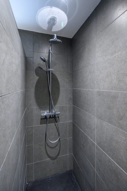 douche à l'italienne - © G.Baron douche à l'italienne