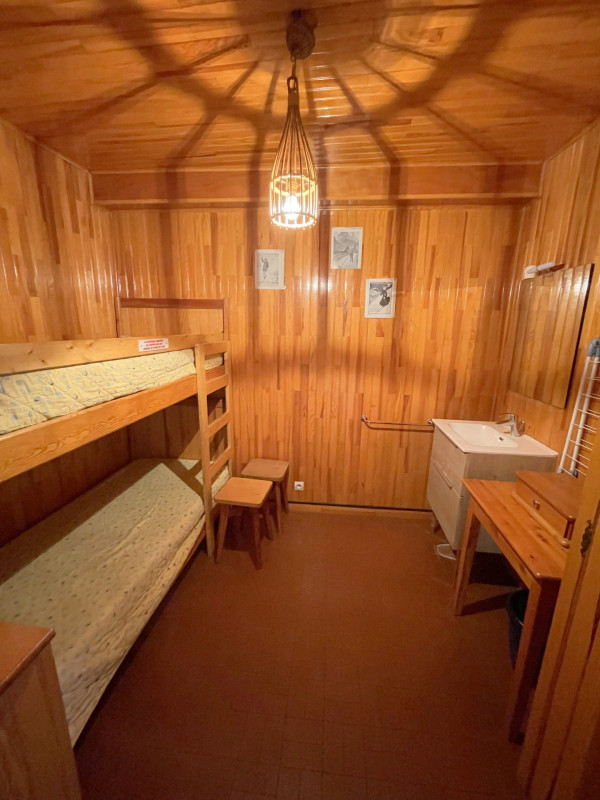 _lv_images__lot_0000030044_05_3482946