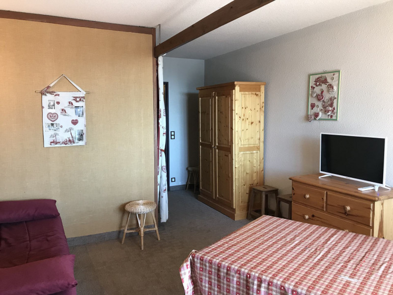 _lv_images__lot_0000250009_02_3241861