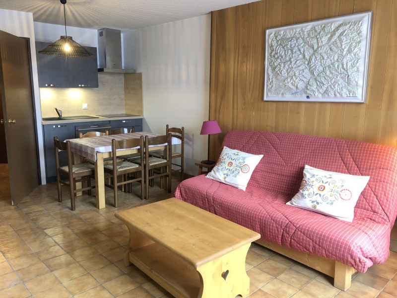 _lv_images__lot_0000250042_02_3241597