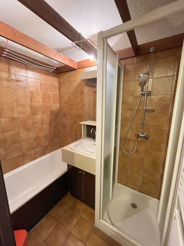 _lv_images__lot_0000250042_09_3404624