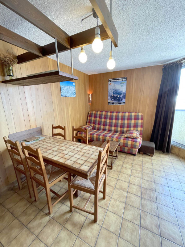 _lv_images__lot_0000250050_02_3410172