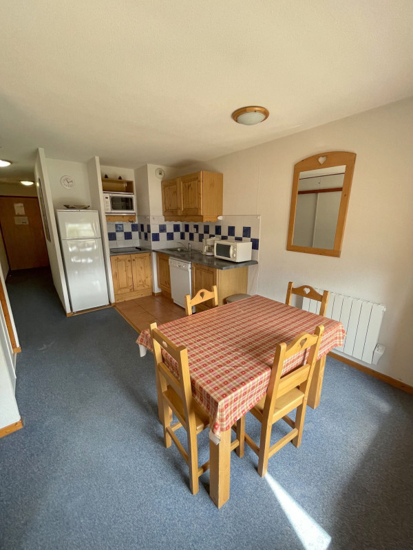 _lv_images__lot_0000380102_03_3304368