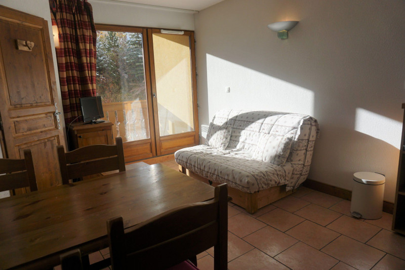 _lv_images__lot_0010950219_02_3193859