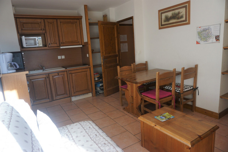 _lv_images__lot_0010950219_04_3350363