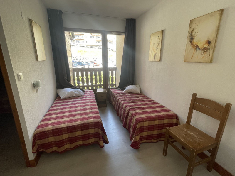 _lv_images__lot_0010950401_05_3196369