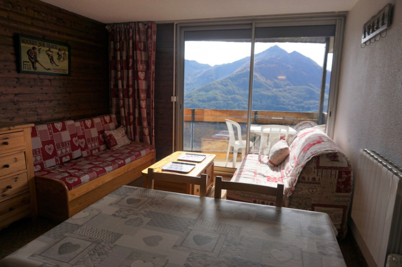 _lv_images__lot_0014800037_03_3401176