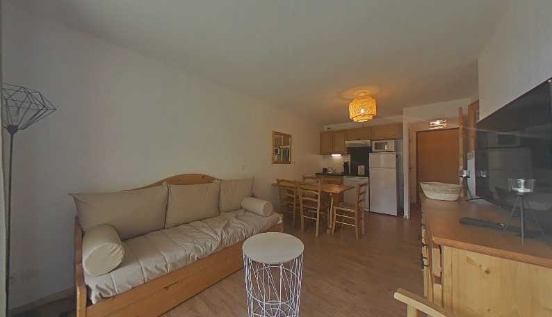 _lv_images__lot_0015200132_02_3293421