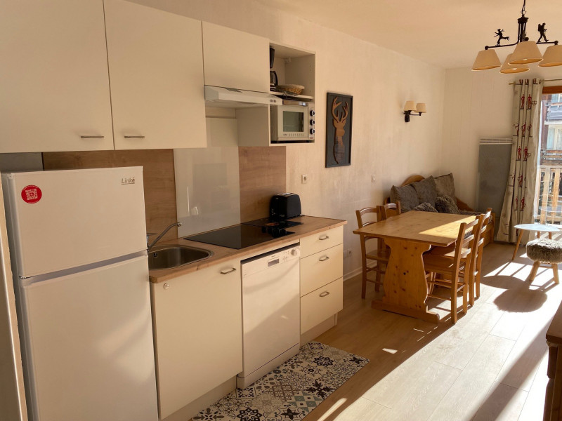 _lv_images__lot_0015200169_02_3310011