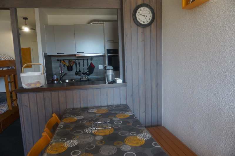 _lv_images__lot_0015200201_04_3305715