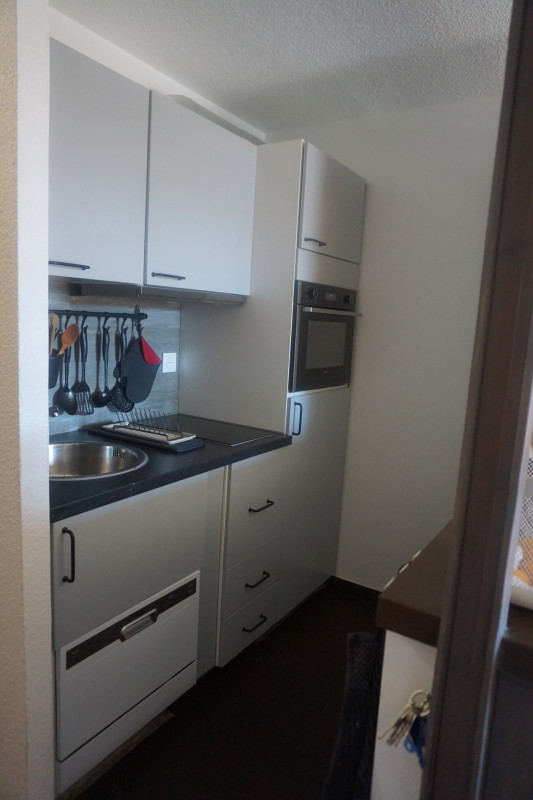 _lv_images__lot_0015200201_05_3333143