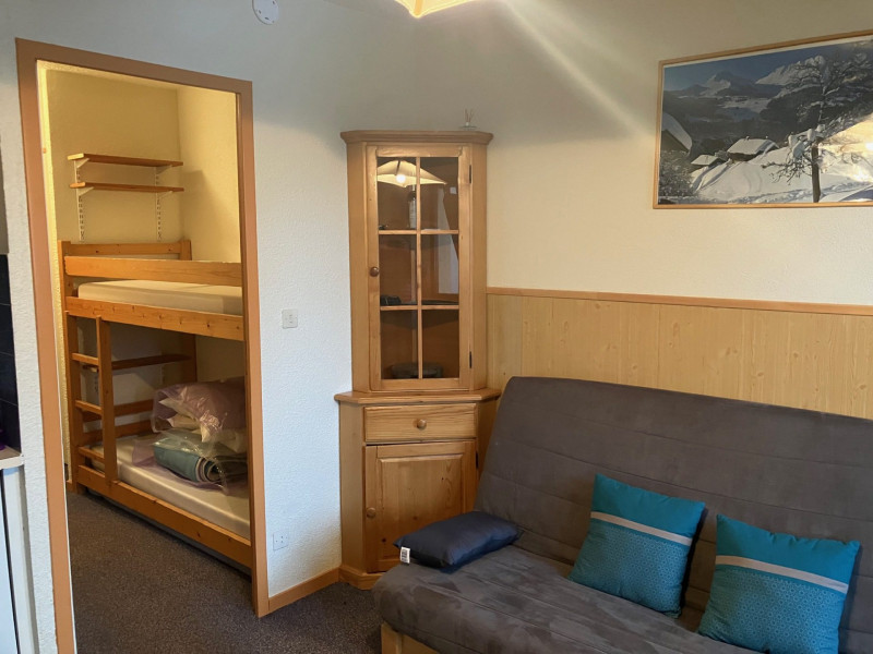 _lv_images__lot_0015200223_03_3211930