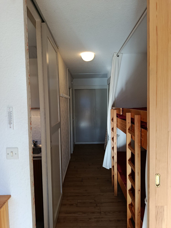 _lv_images__lot_0015200242_04_3403113